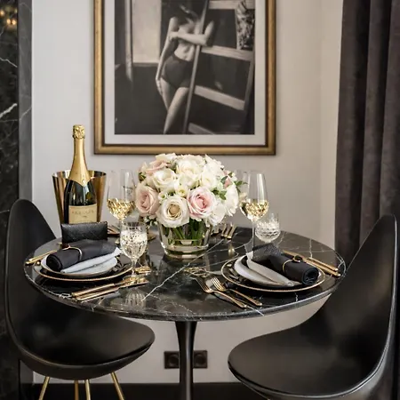 Apartment C3 Charming Getaway In 7th, Steps From Eiffel Tower