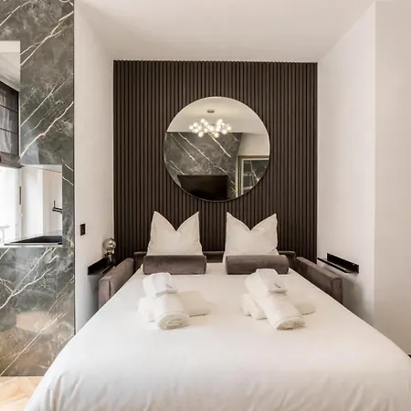 Apartment C3 Charming Getaway In 7th, Steps From Eiffel Tower